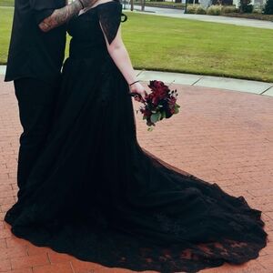 Black Off the Shoulder Sleeveless Wedding Gown